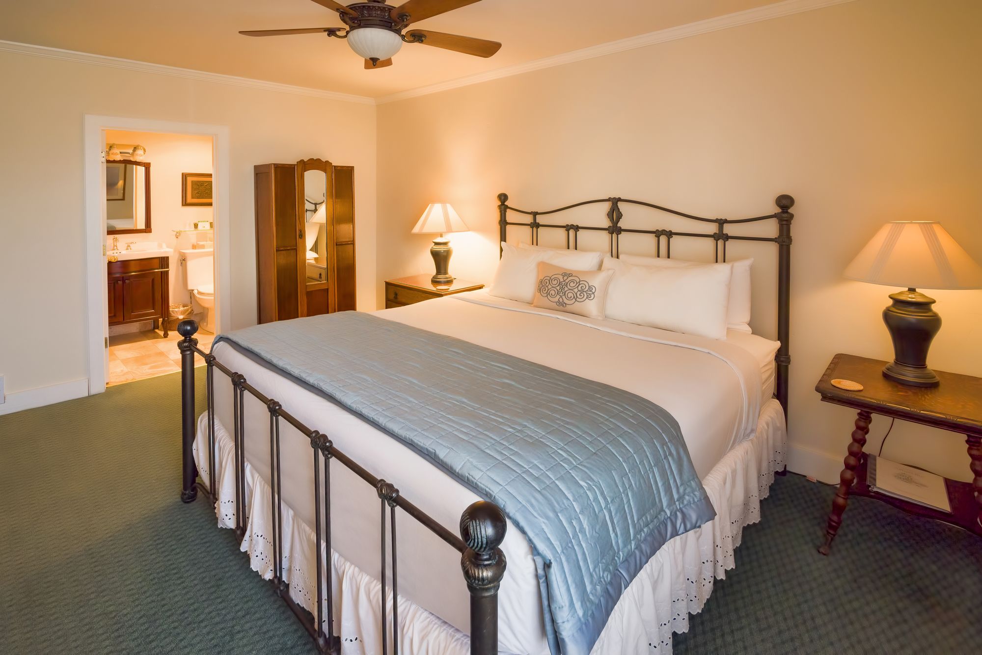 Фото The Gilbert Inn