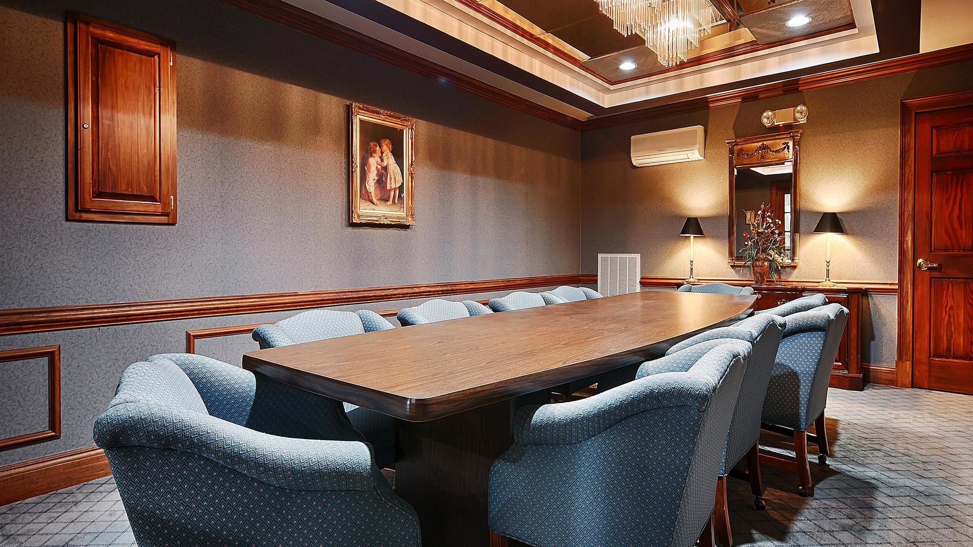 Фото Best Western Tree City Inn