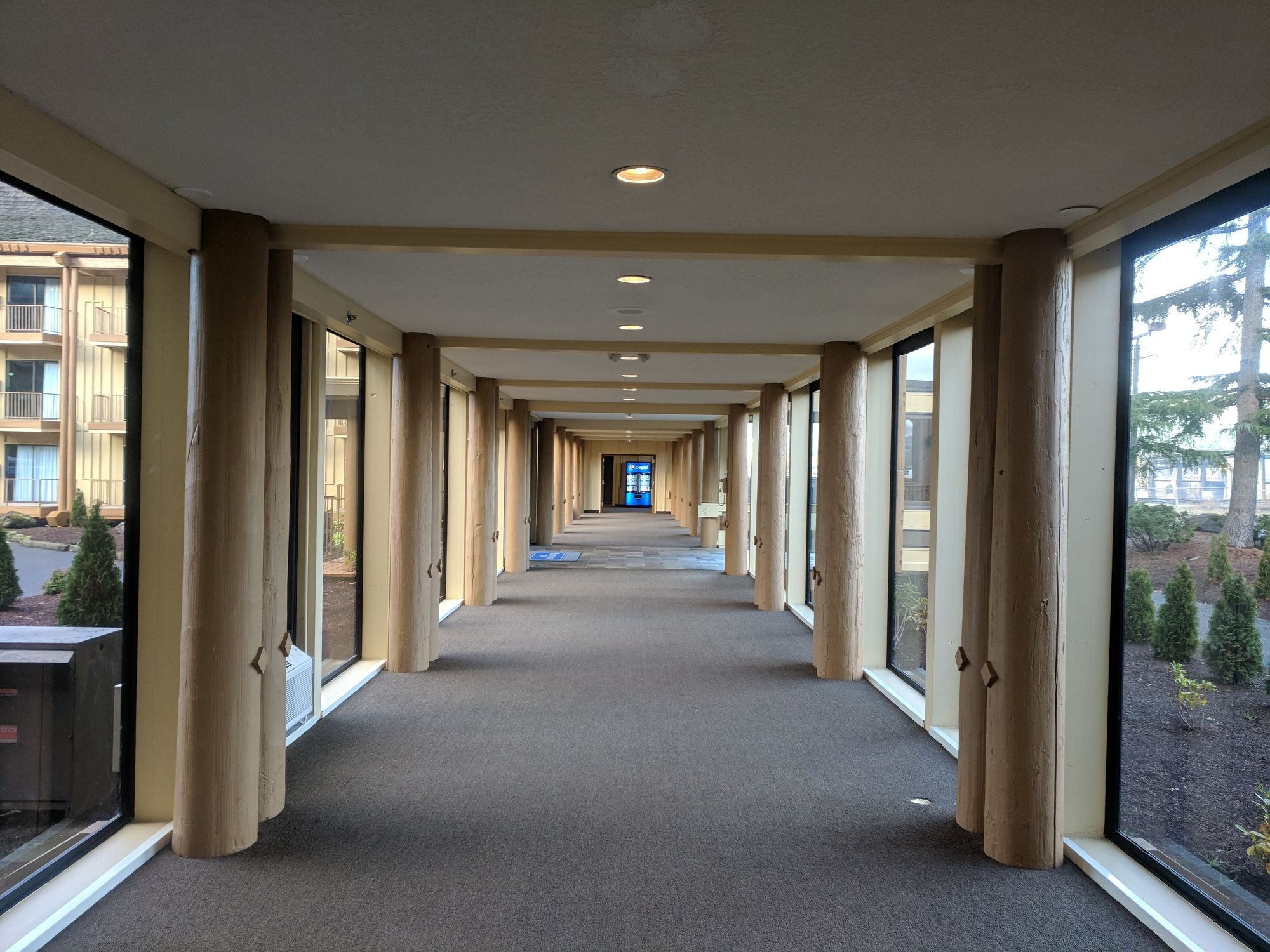 Фото Rodeway Inn & Suites Portland - Jantzen Beach