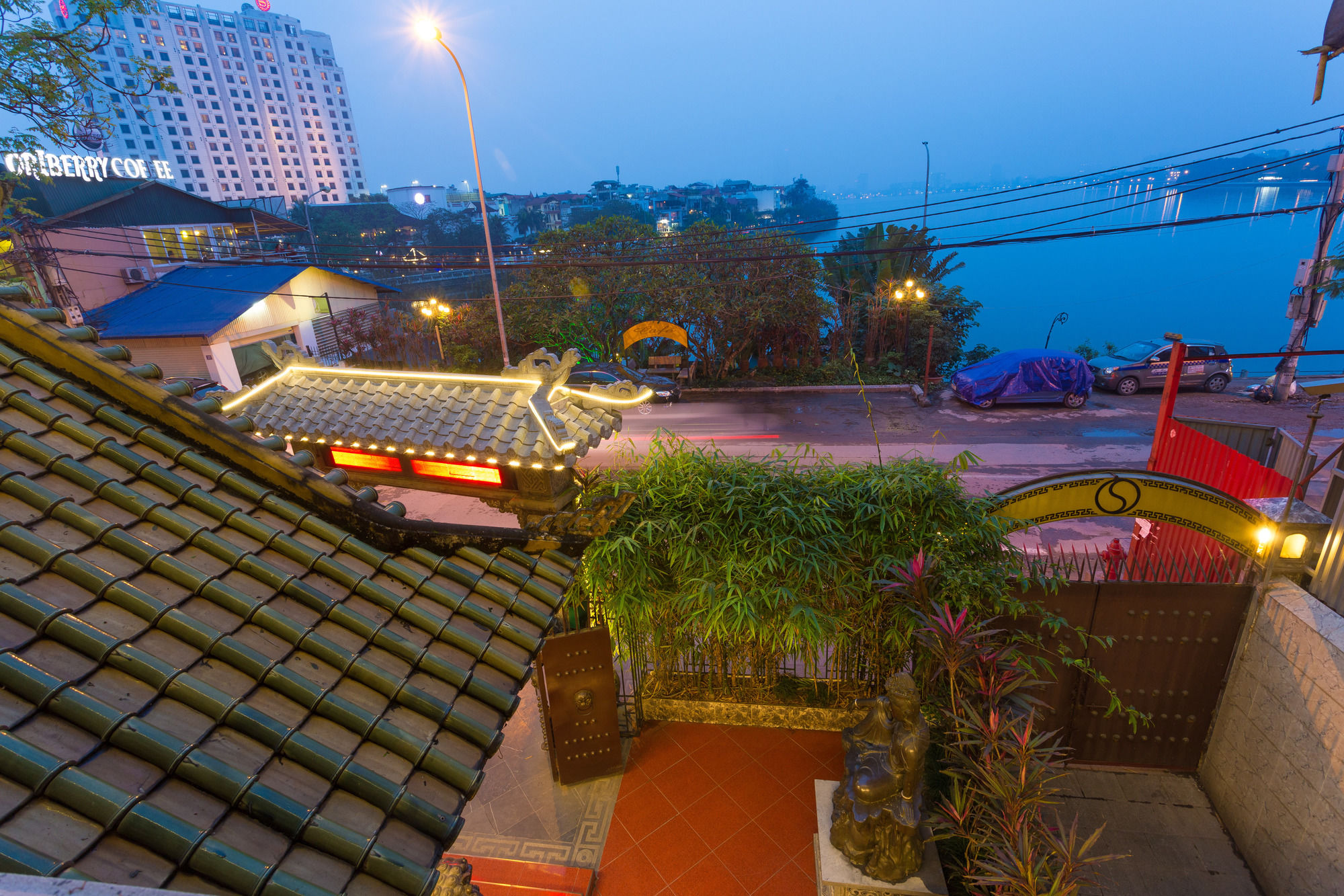 Фото отеля 2