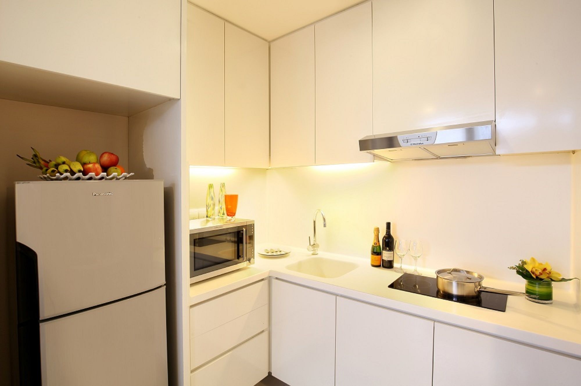 Фото Parkroyal Serviced Suites Singapore