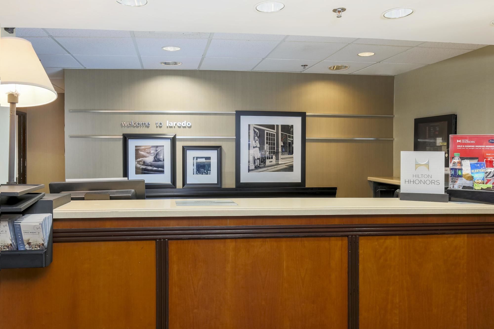 Фото Hampton Inn Laredo