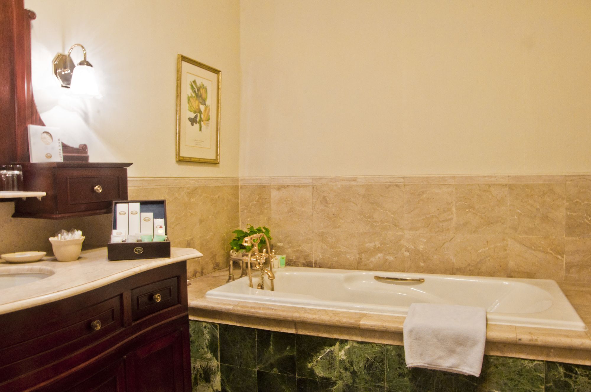 Фото Hotel Majapahit Surabaya - MGallery