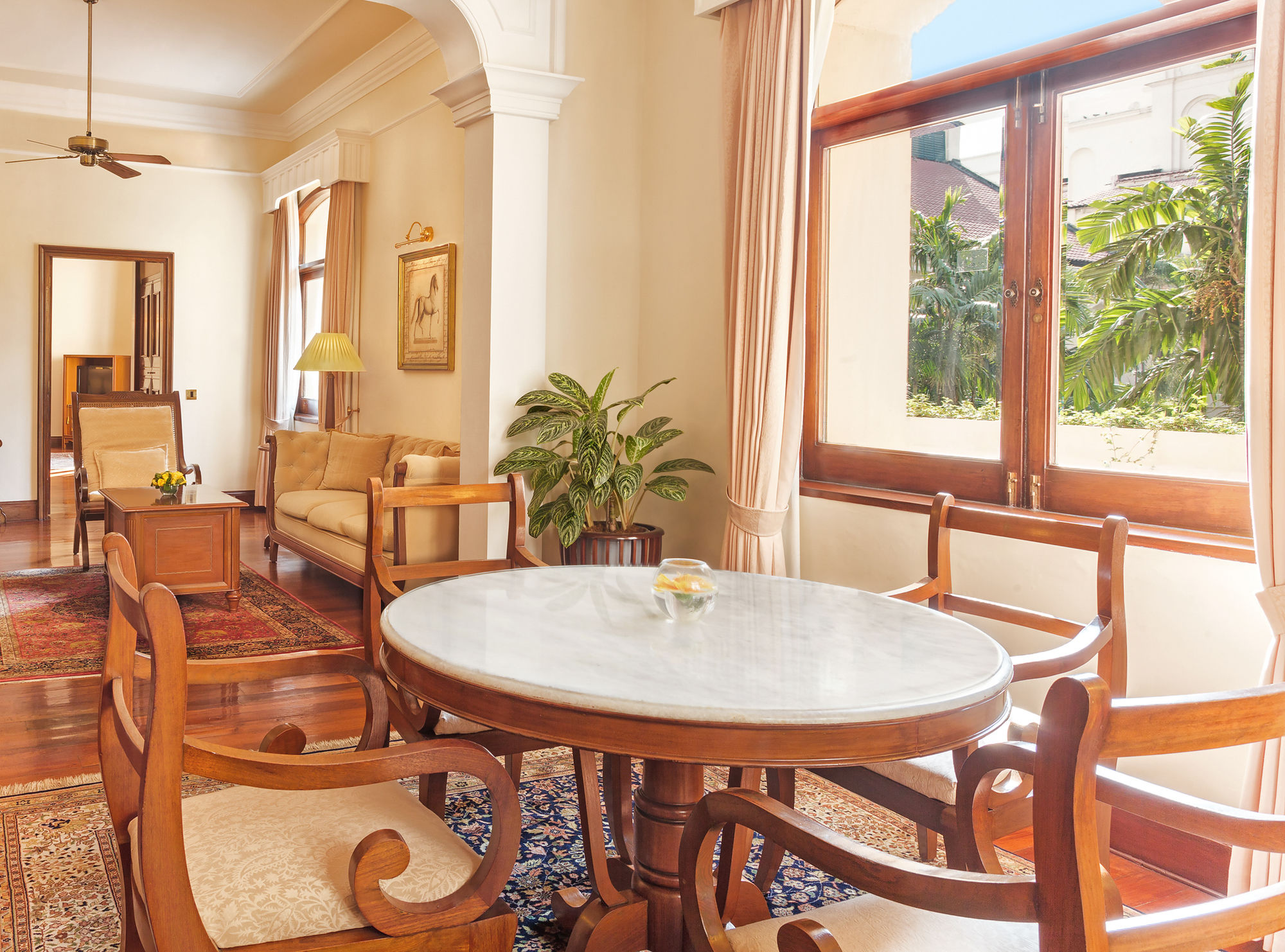 Фото The Oberoi Grand, Kolkata