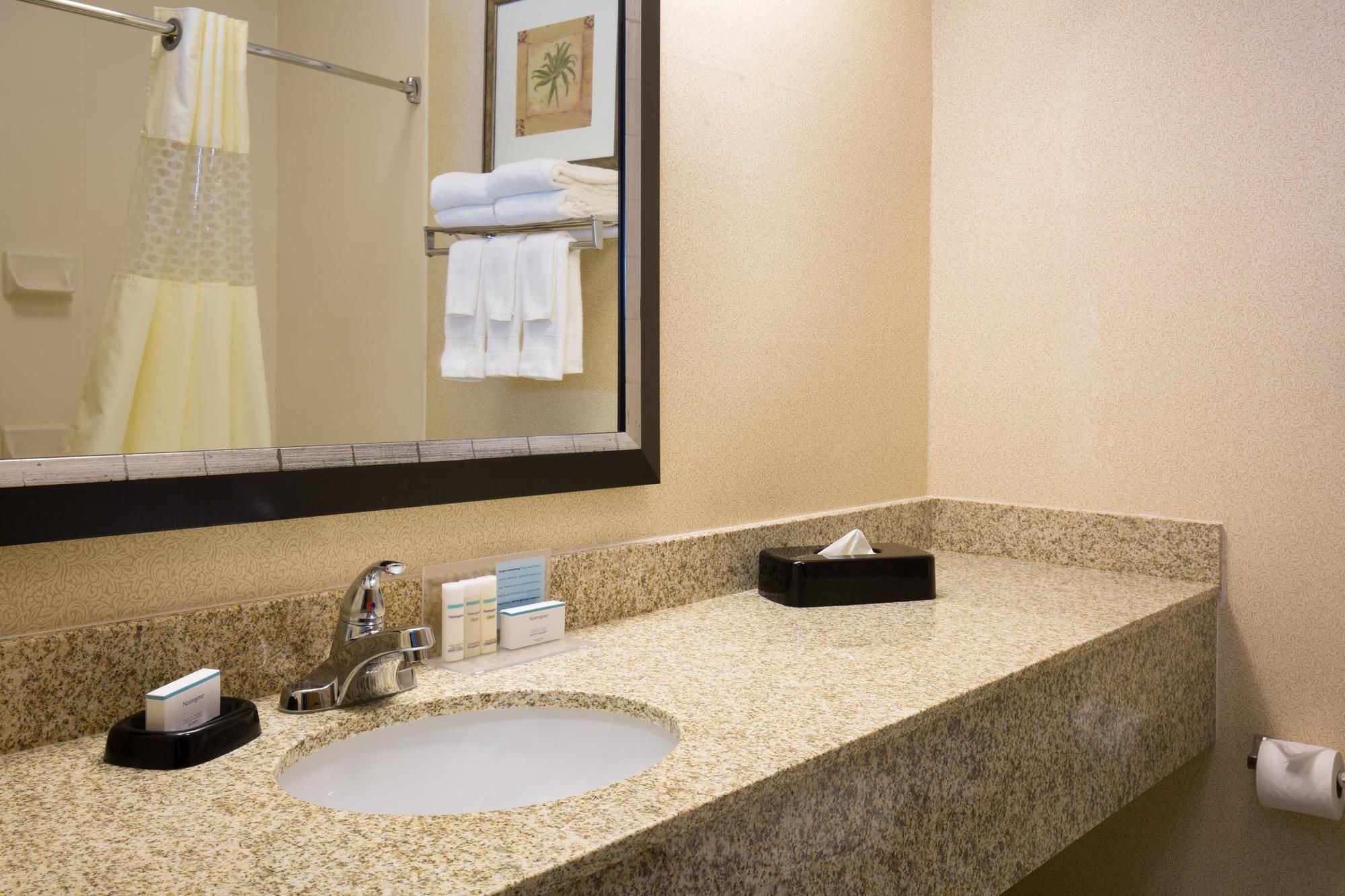 Фото Hampton Inn & Suites Ft. Wayne-North