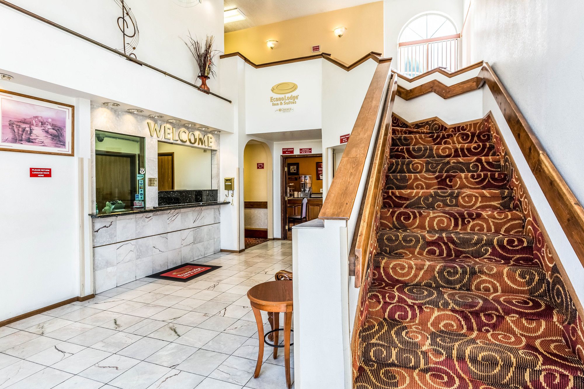 Фото Econo Lodge Inn & Suites