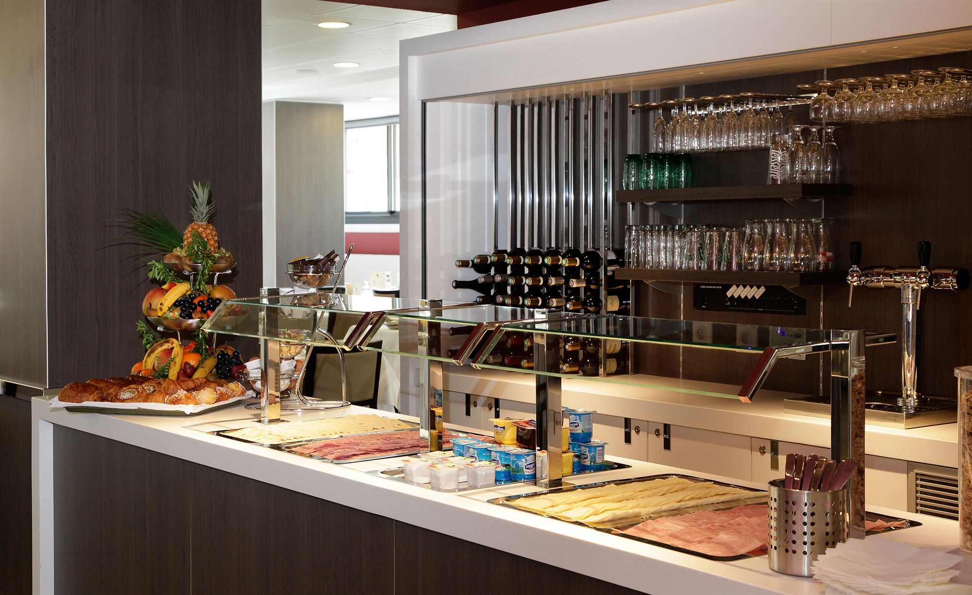 Фото Mediterranee Hotel