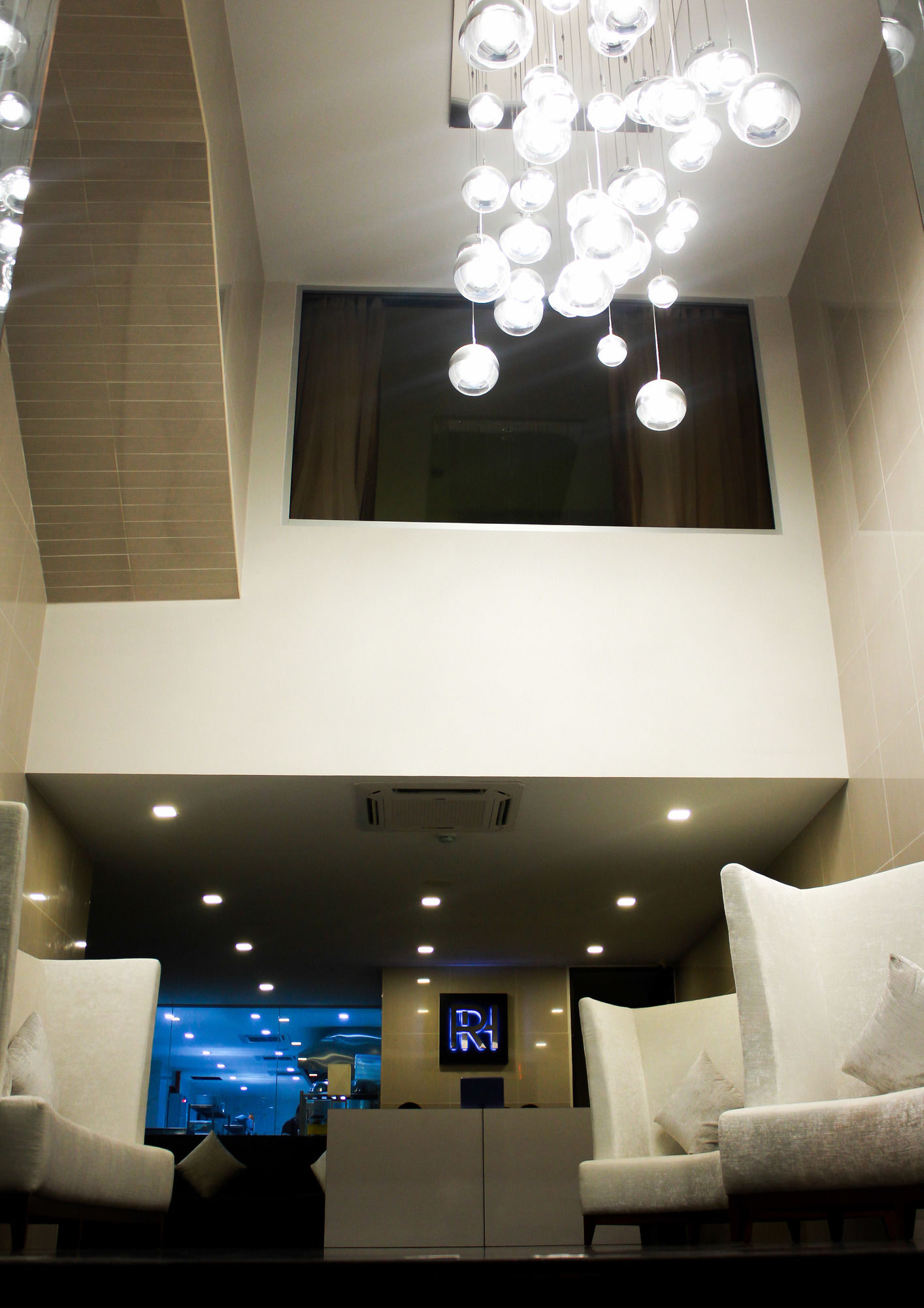 Фото Royce Hotel