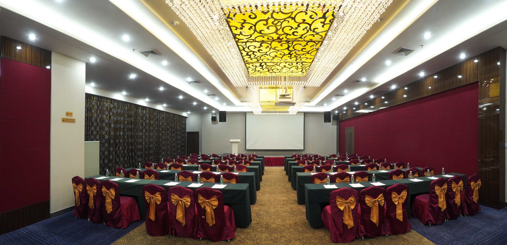 Фото Shenzhen Baoan Plus Gems Cube Hotel