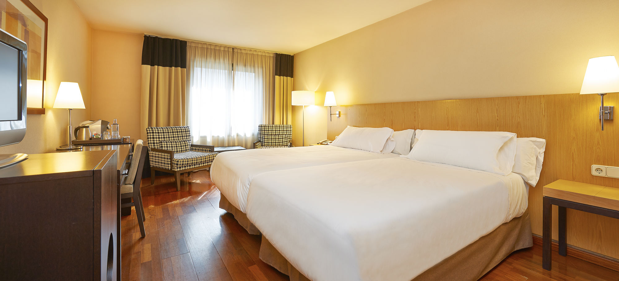 Фото Nh Lleida Pirineos