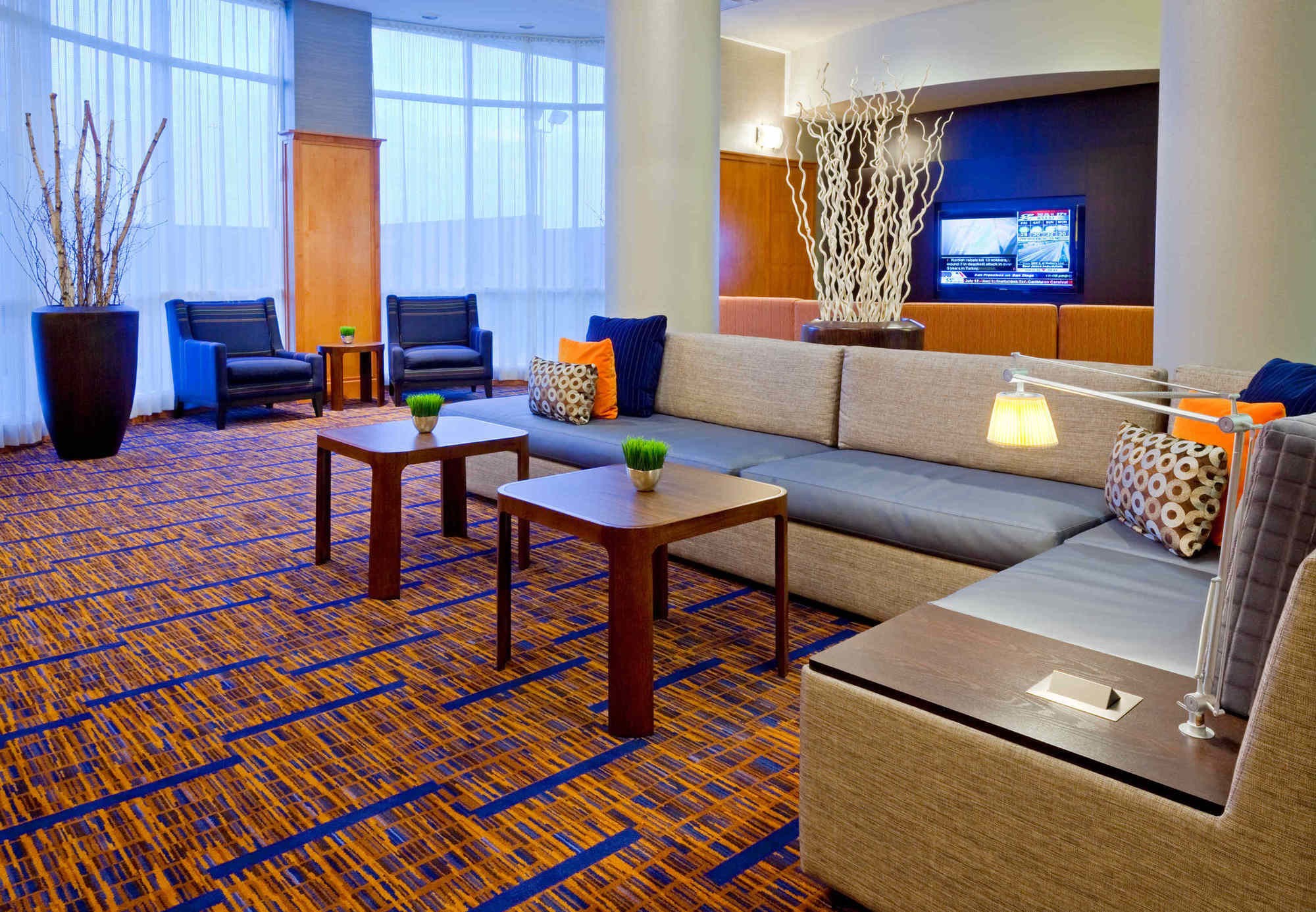 Фото Courtyard by Marriott Toronto Vaughan