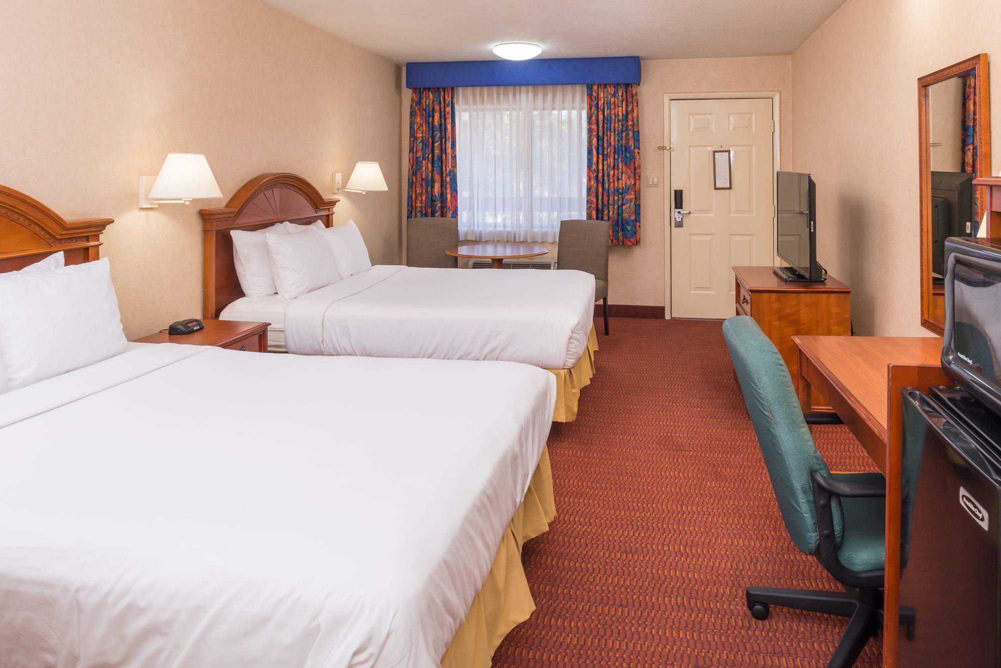 Фото La Fuente Inn & Suites