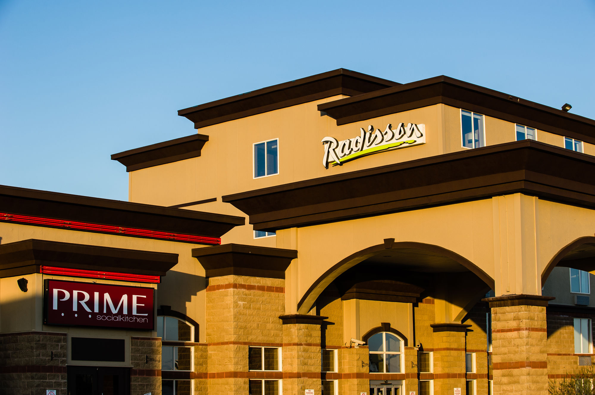 Фото Radisson Hotel & Suites Fort McMurray