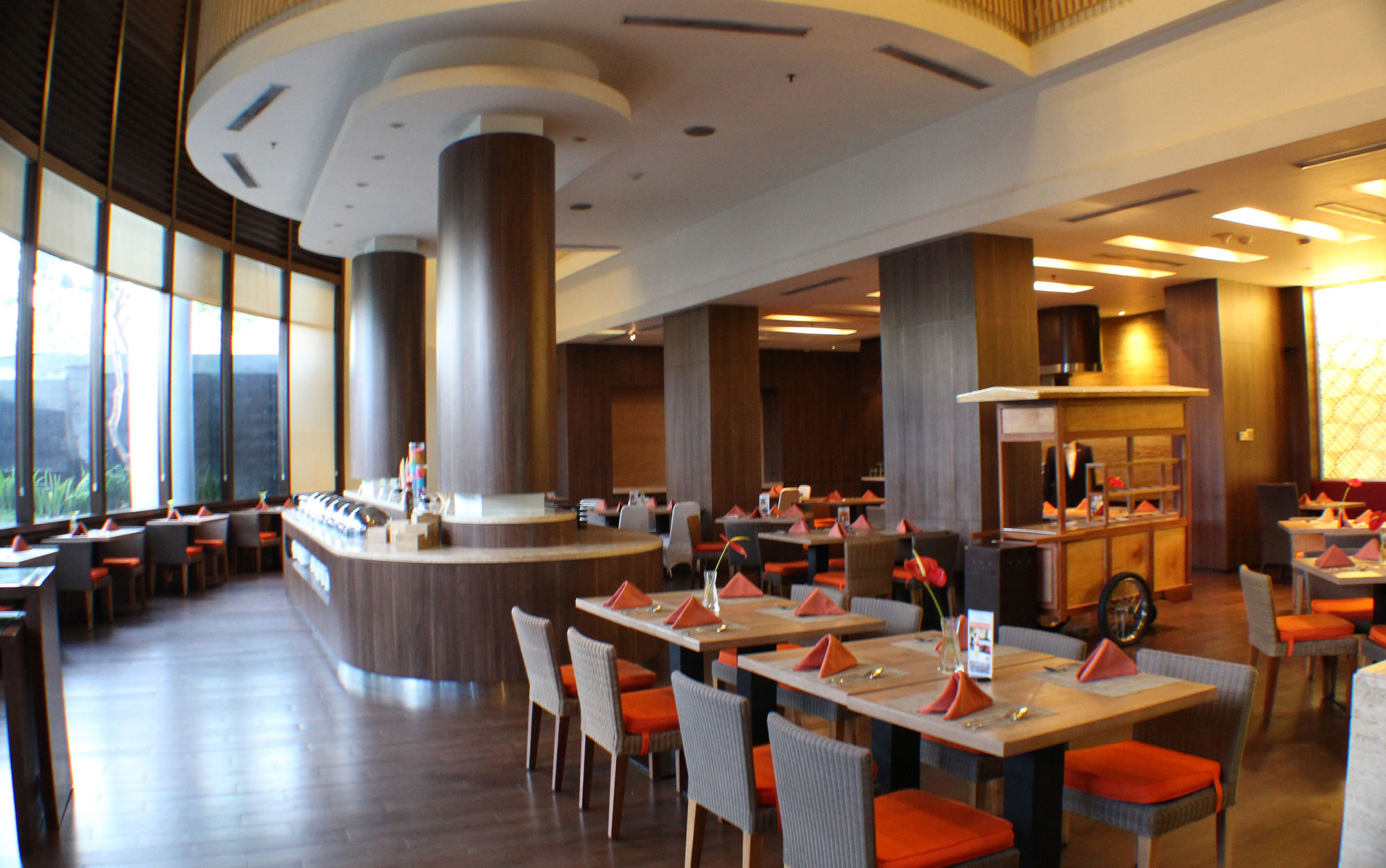 Фото Hotel Santika Pandegiling Surabaya