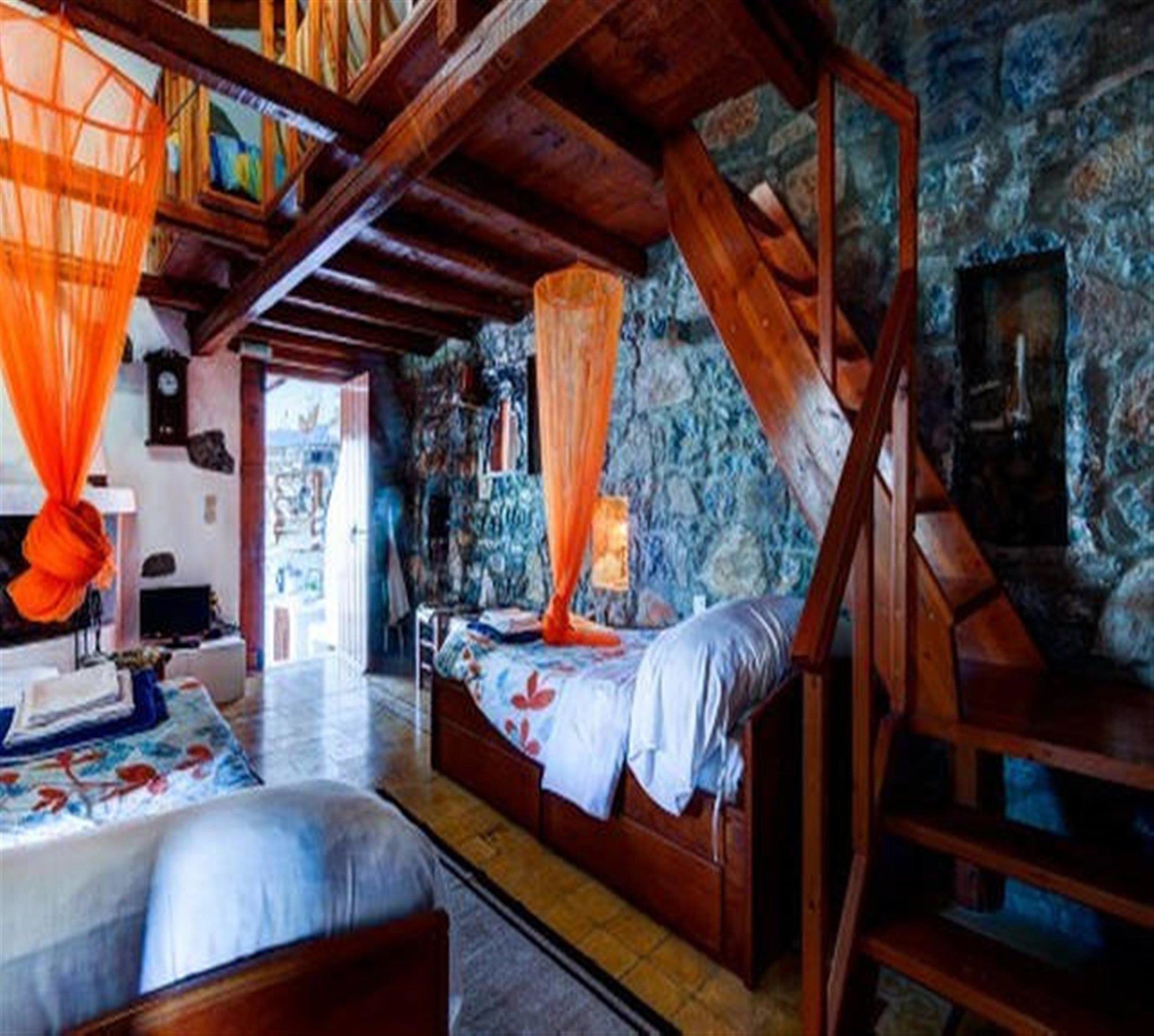 Фото Гостевой Дом Traditional Homes