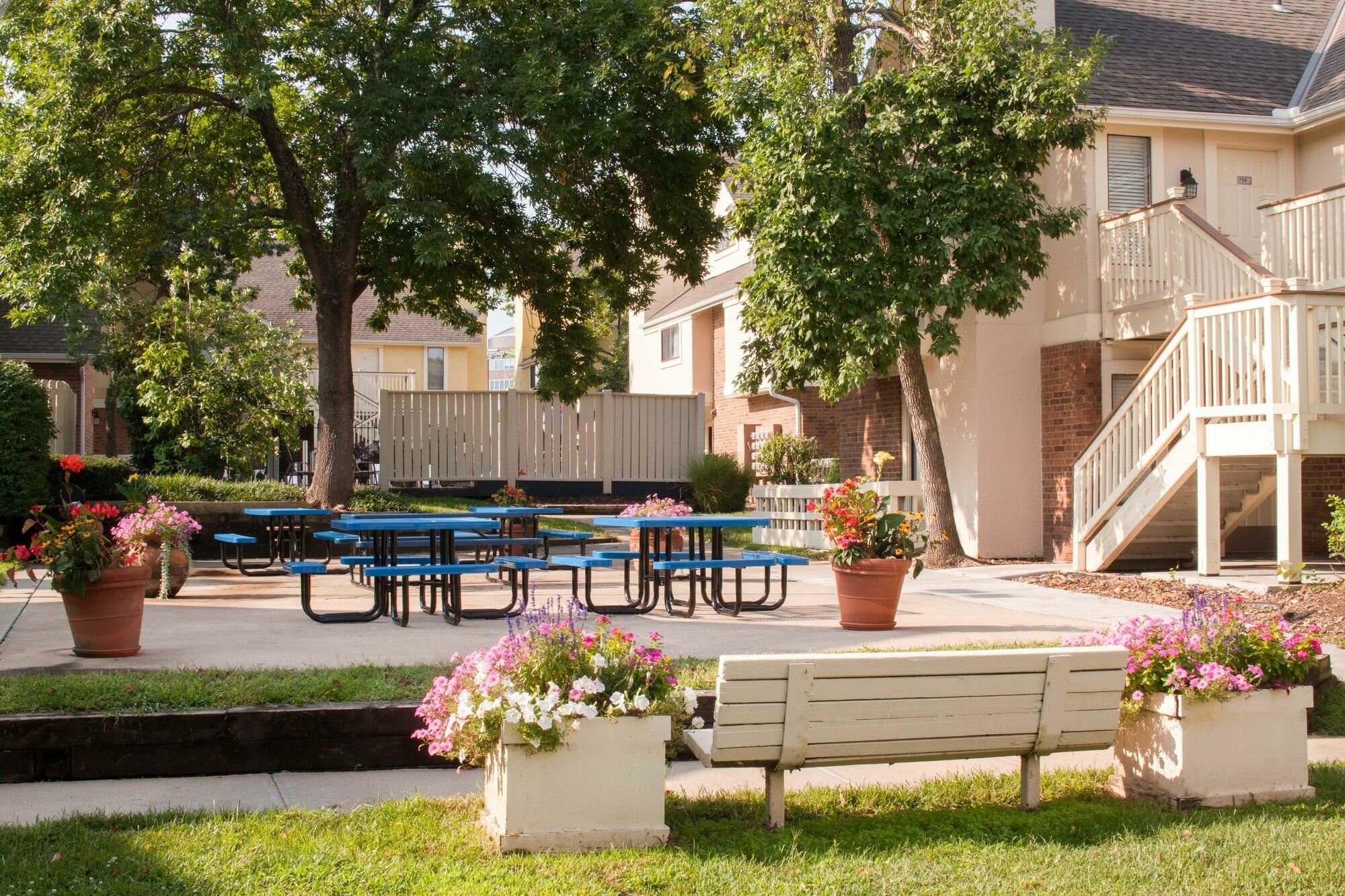 Фото Cloverleaf Suites Kansas City - Overland Park