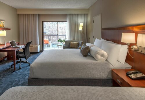 Гостиница Courtyard by Marriott Addison Midway в Аддисоне