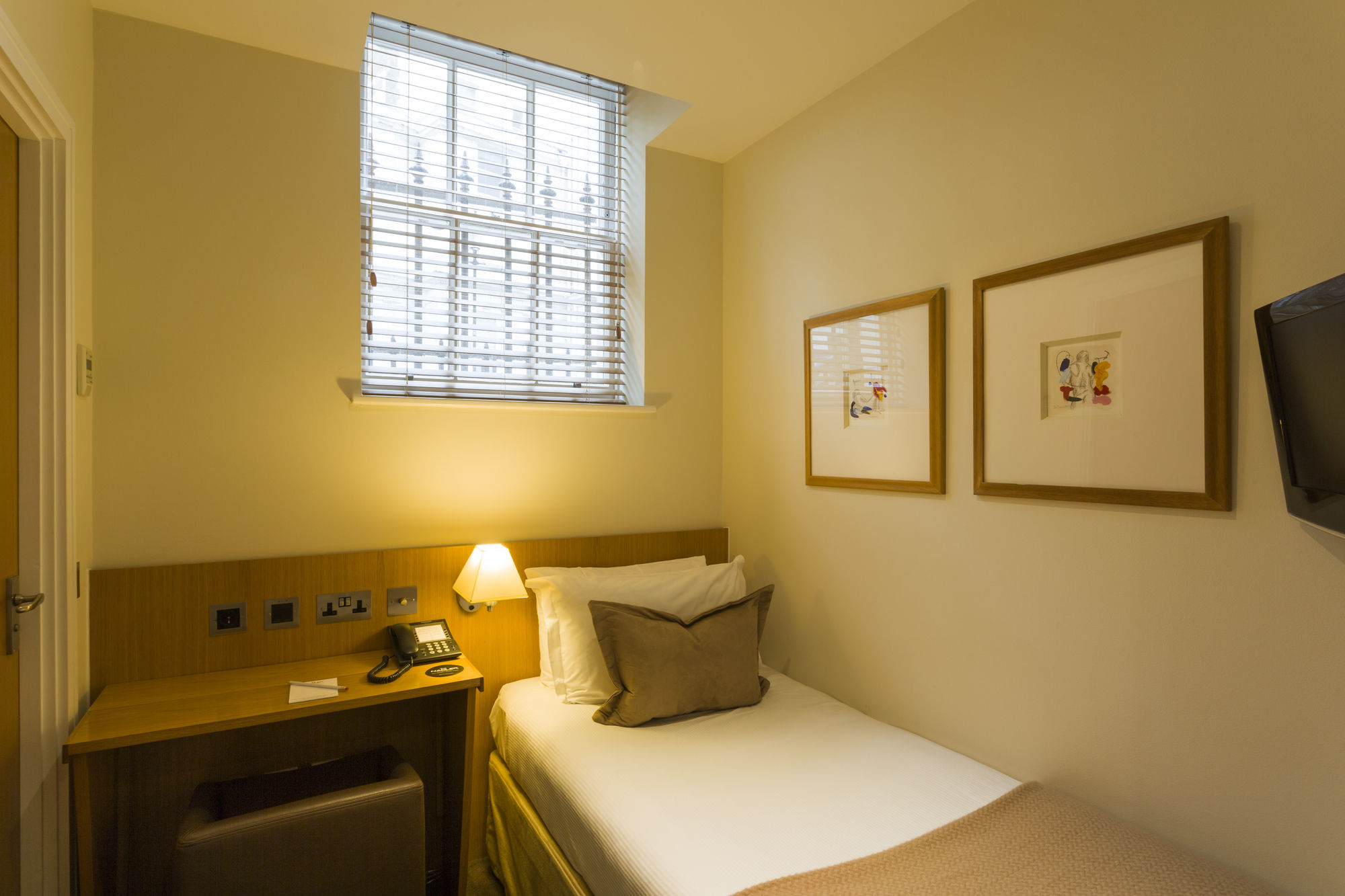 Фото The Resident Kensington