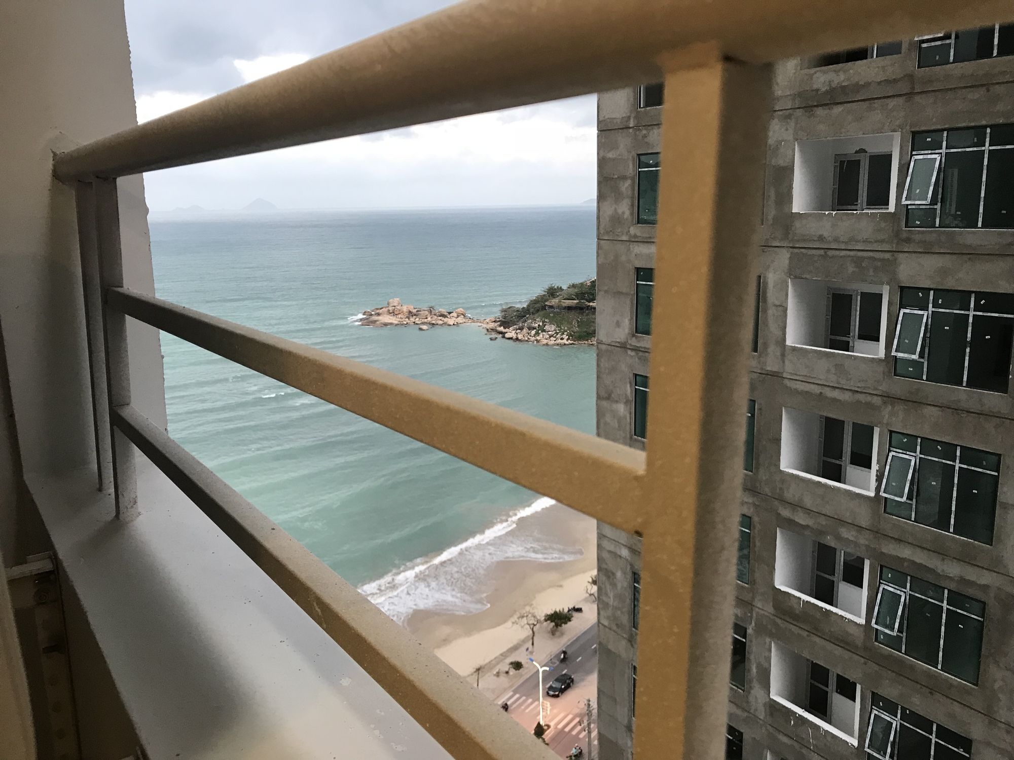 Фото Handy Beachfront Apartment