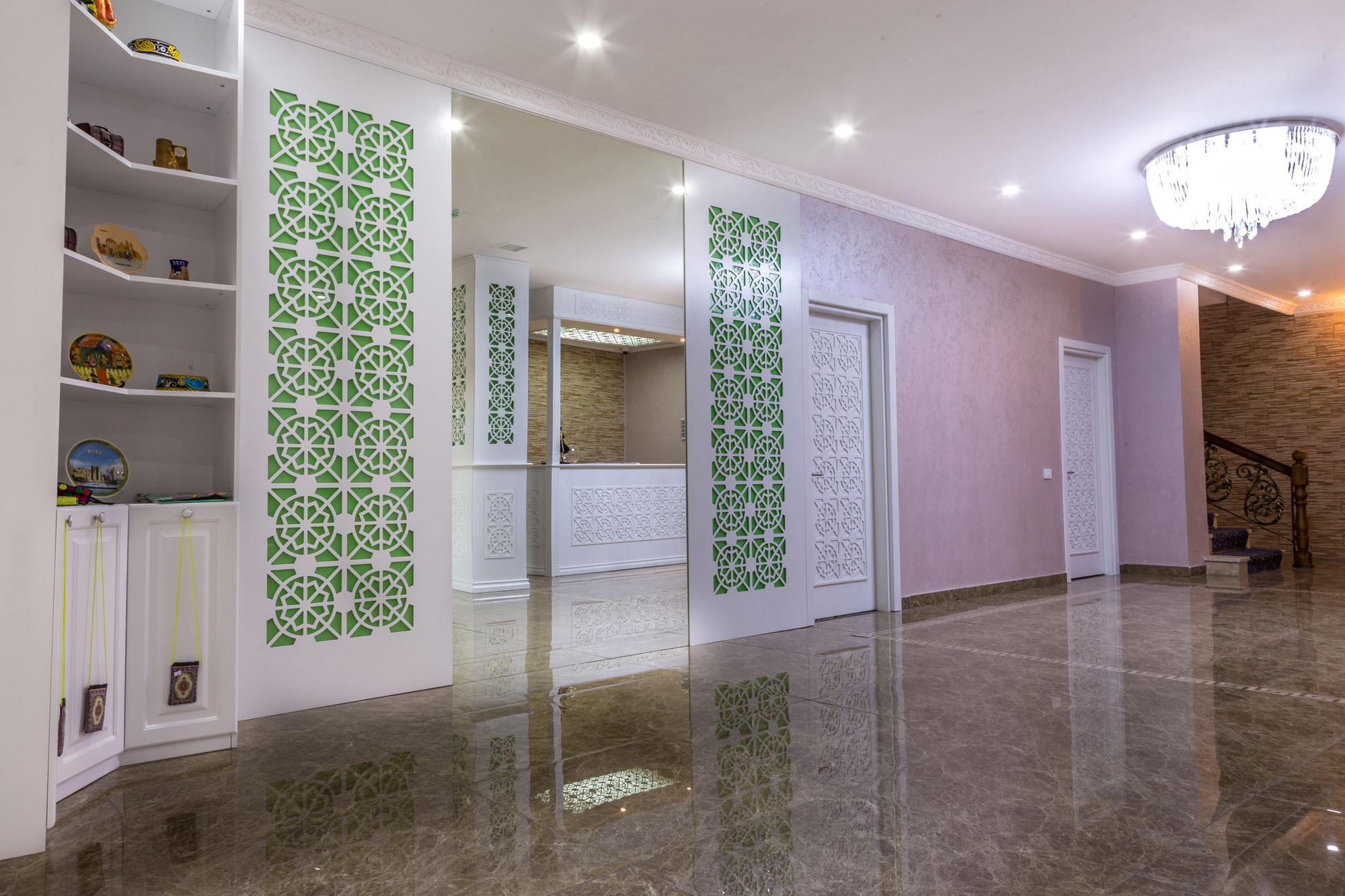 Фото Premier Old Gates Hotel