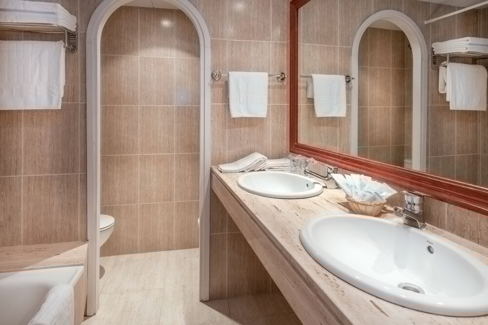 Фото Hotel GHT Neptuno Tossa & VENUS SPA