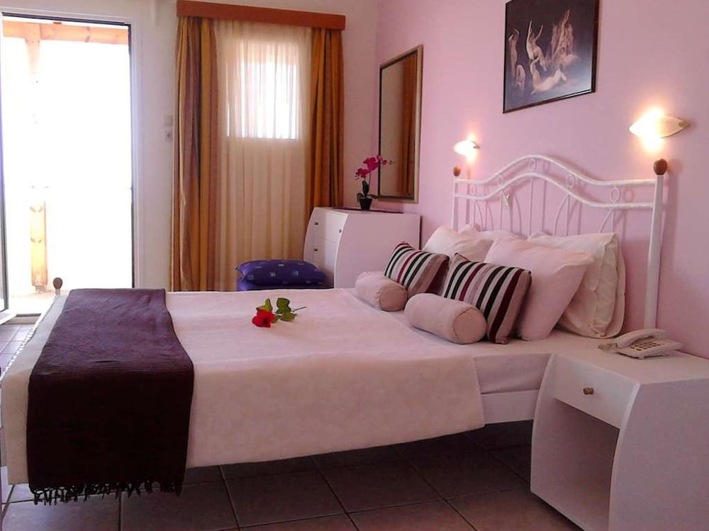 Фото Creta Suites