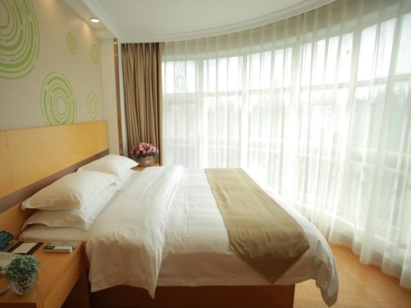 Фото GreenTree Inn Shanghai Hongqiao Airport Hotel
