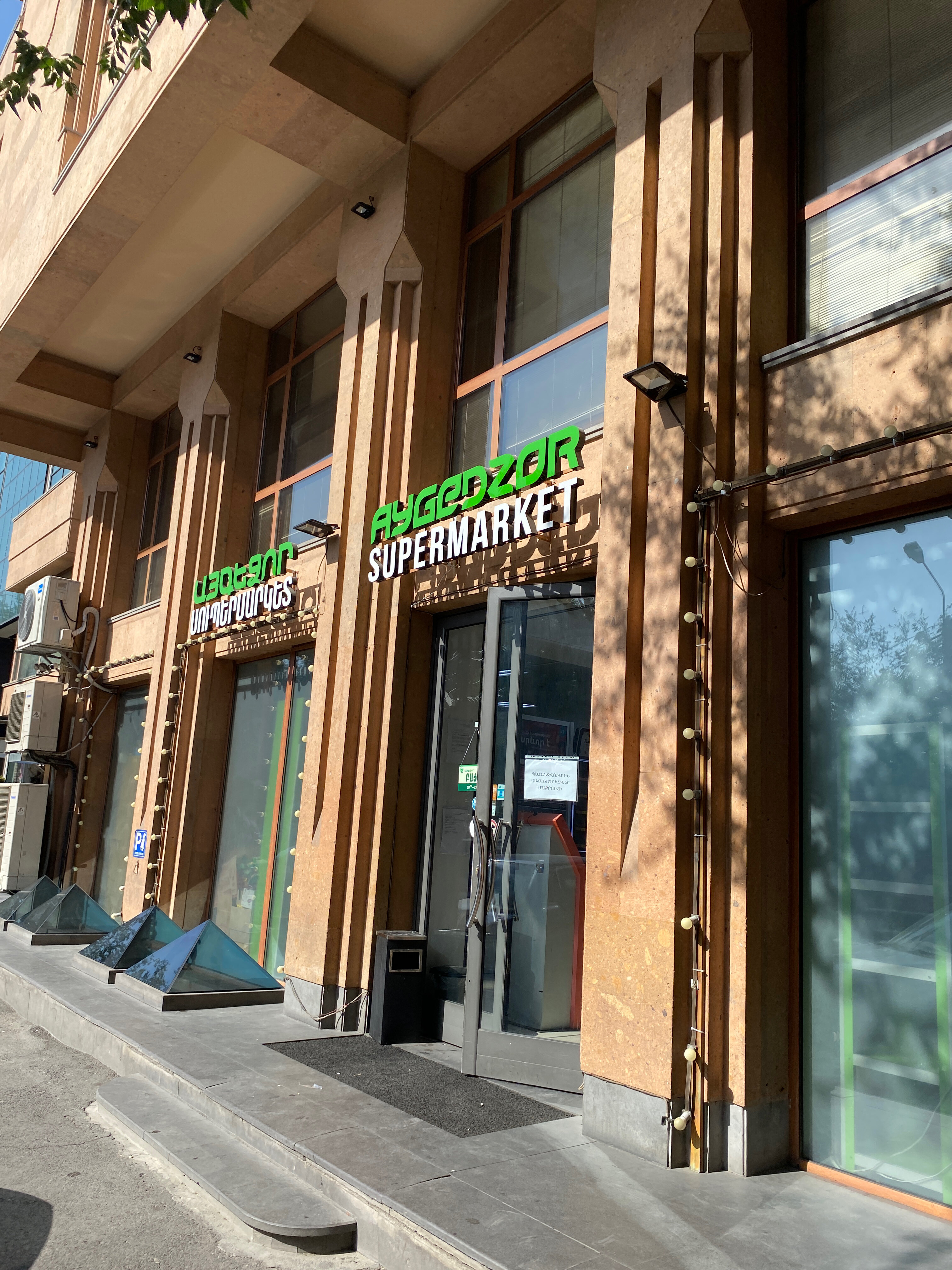 Траннилер ебля үлкен әтештермен порно