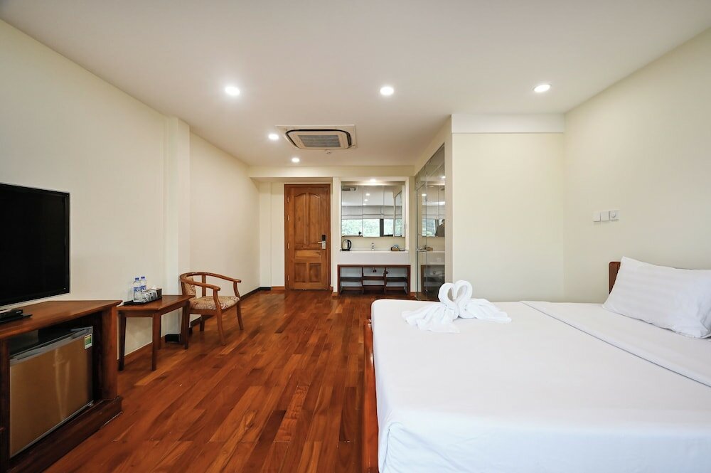 Фото Red Sun Airport Saigon Hotel