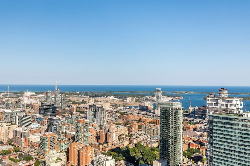 Фото Bonvoy Suites Eaton Centre