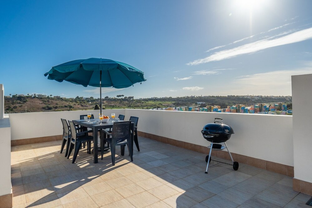 Фото Villa Lemos by HelloVacations