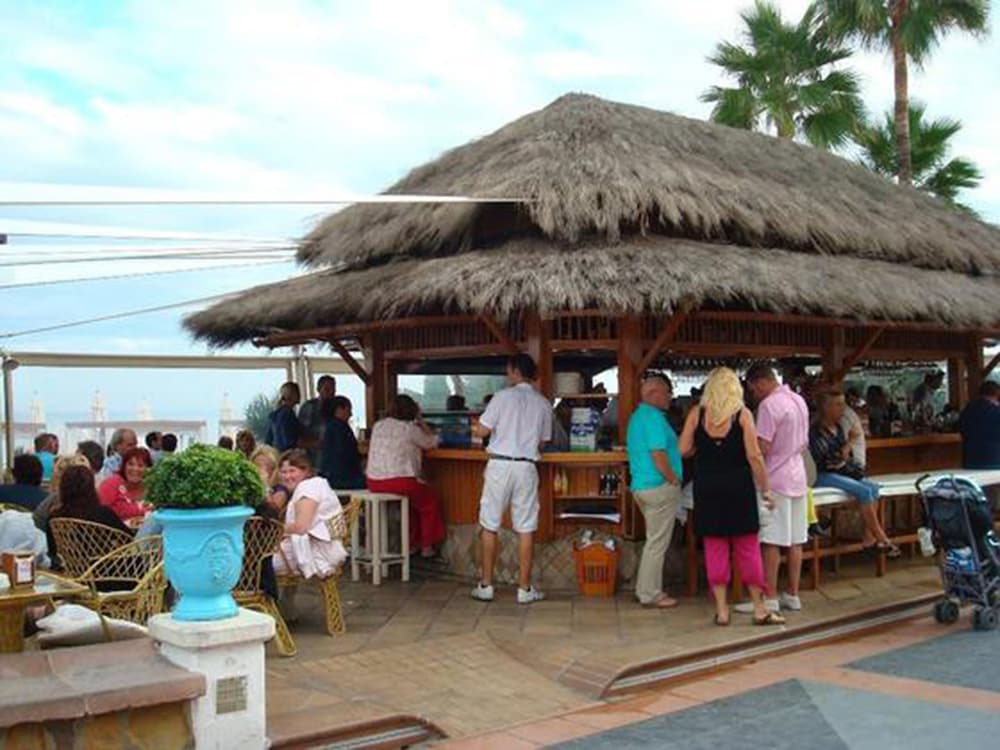 Фото Waterfront Hotel Sunset Beach Apartment