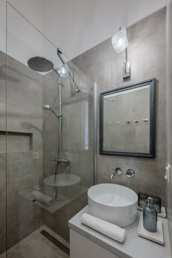 Фото Venus Apartments - Budapest Opera Suite