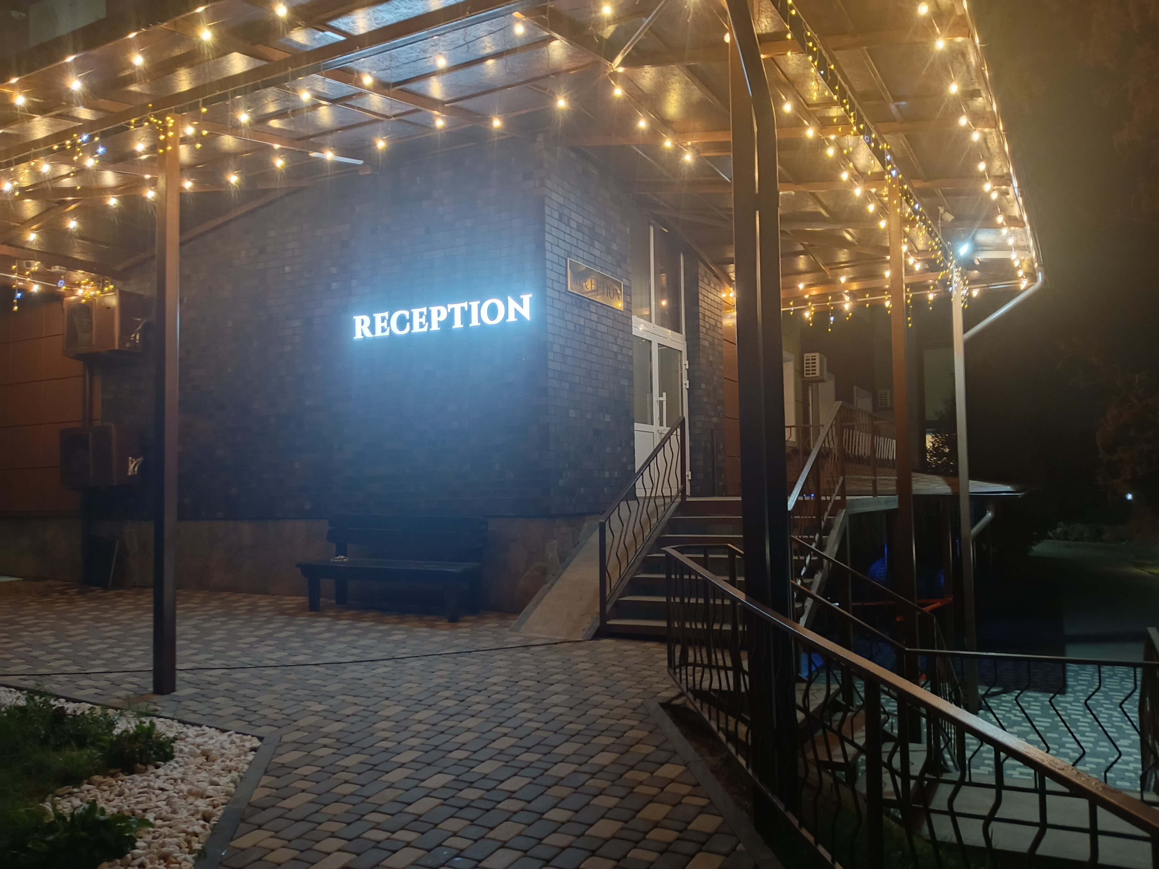 Фото Монест