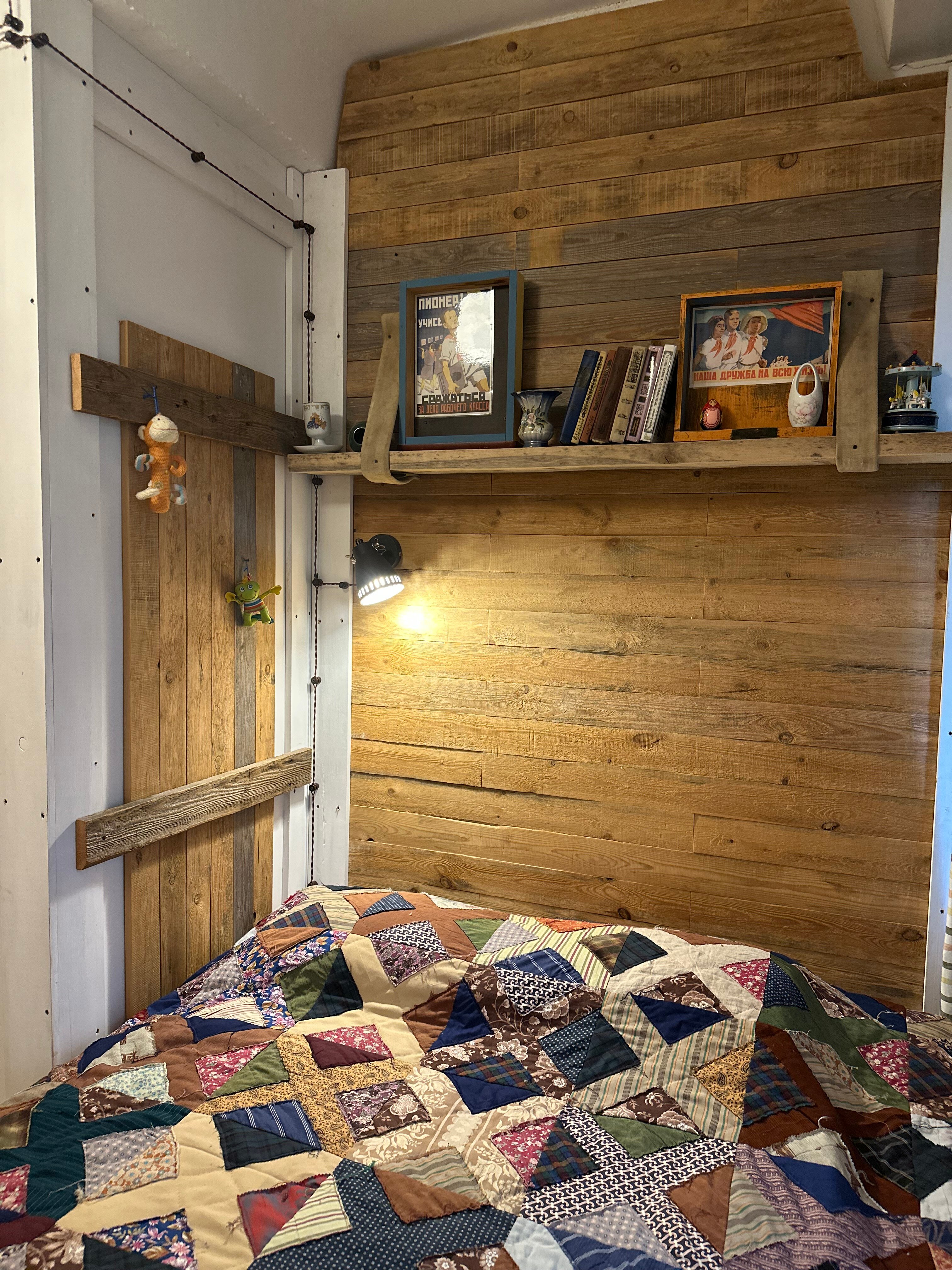 Фото Каморка с Лежанкой у окна