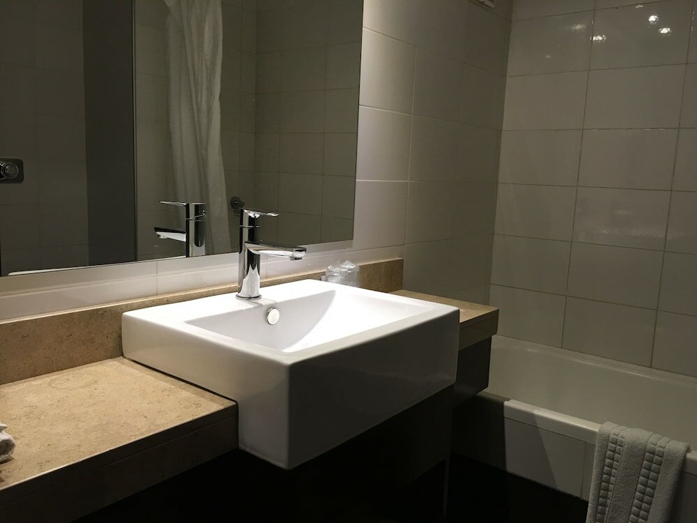 Фото Crystal Tower Hotel