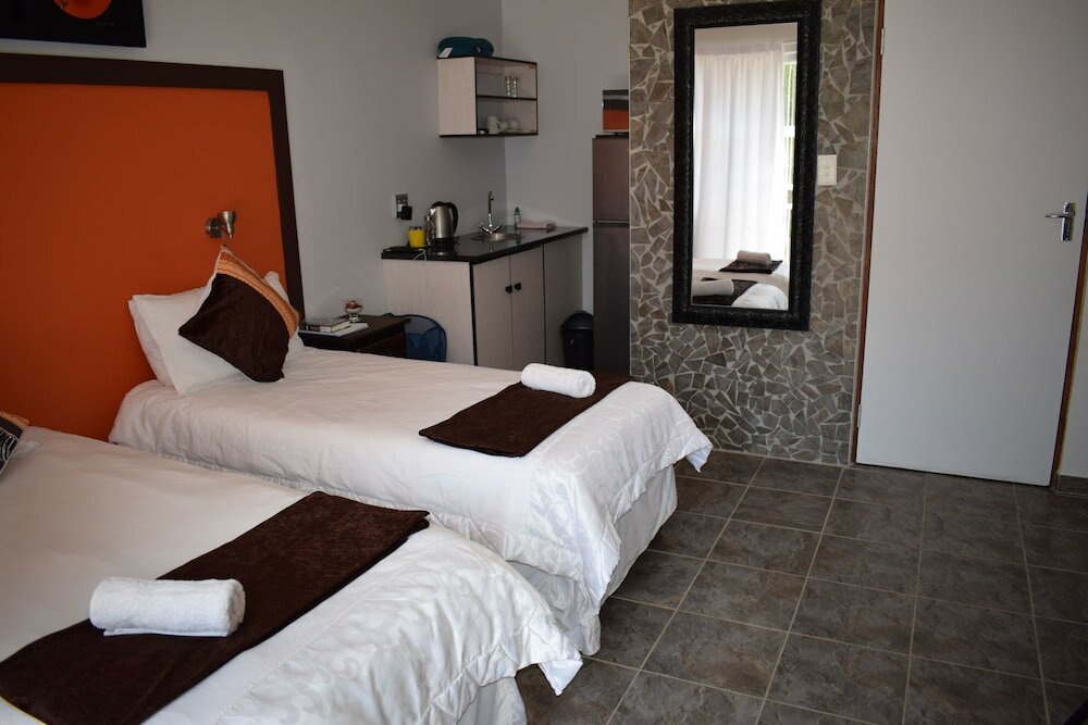Фото Oppi Hoek Guesthouse