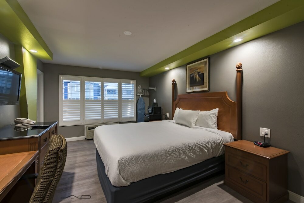 Фото SeaScape Inn - A FairBridge Hotel