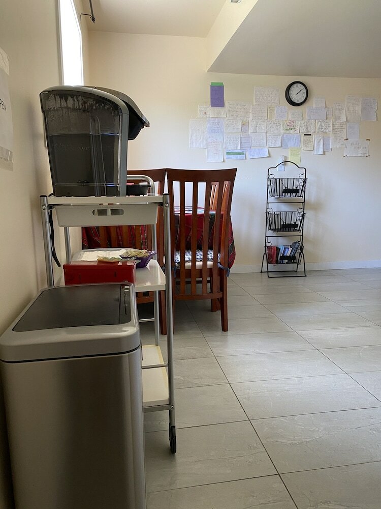 Фото Yvr Vickie’s Bed and Breakfast