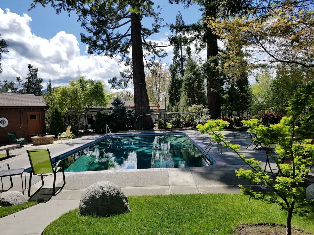 Фото Redwood Hyperion Suites