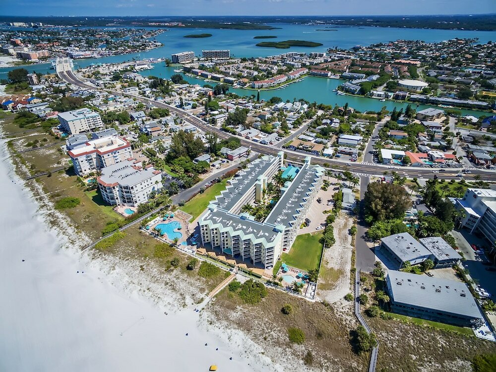 Фото Sunset Vistas Two Bedroom Beachfront Suites