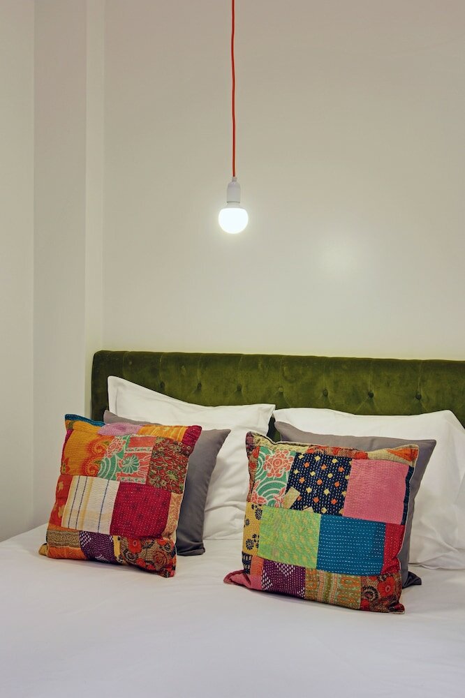 Фото Short Stay Group Museum View Serviced Apartments