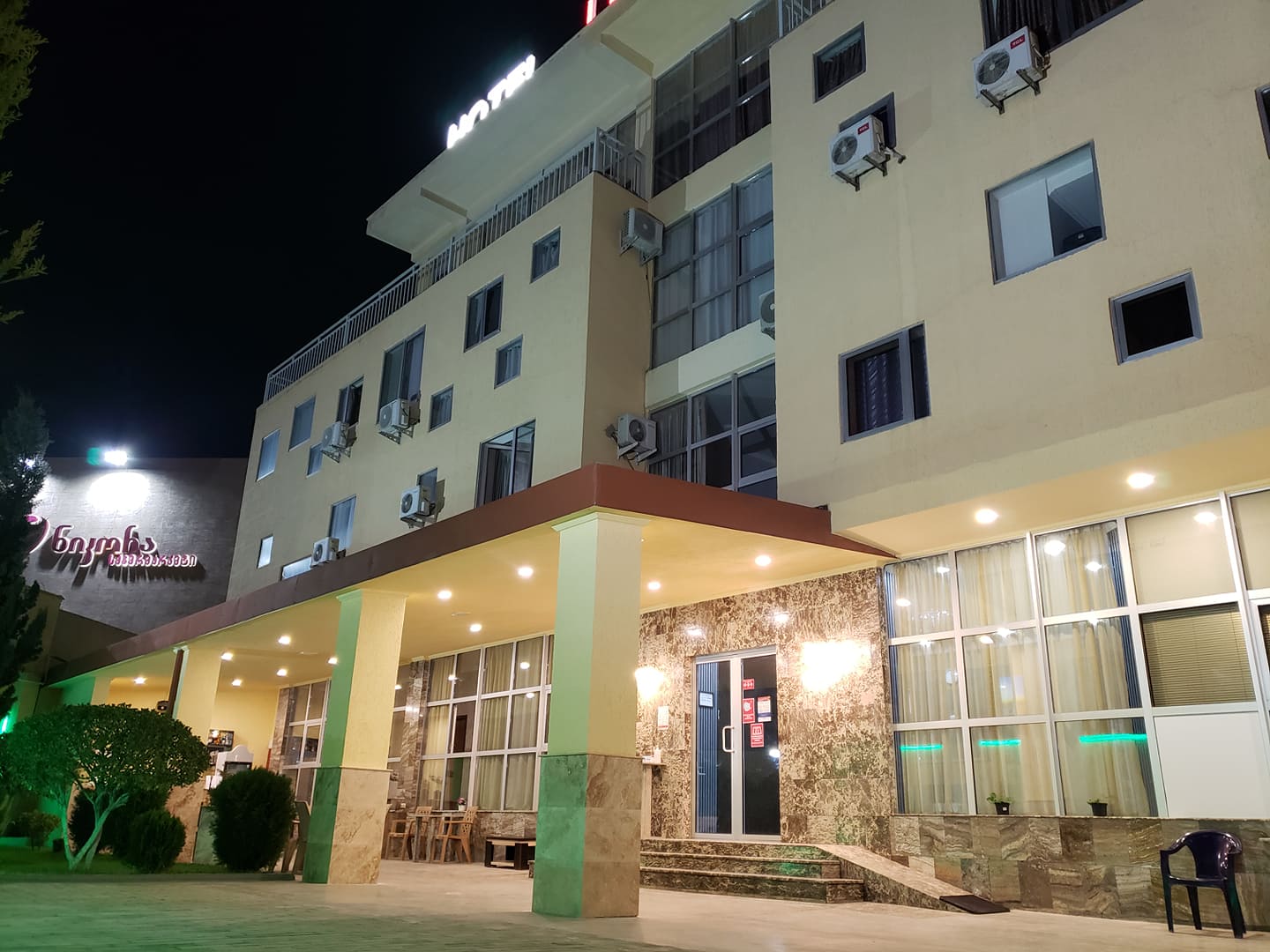 Фото отеля 1