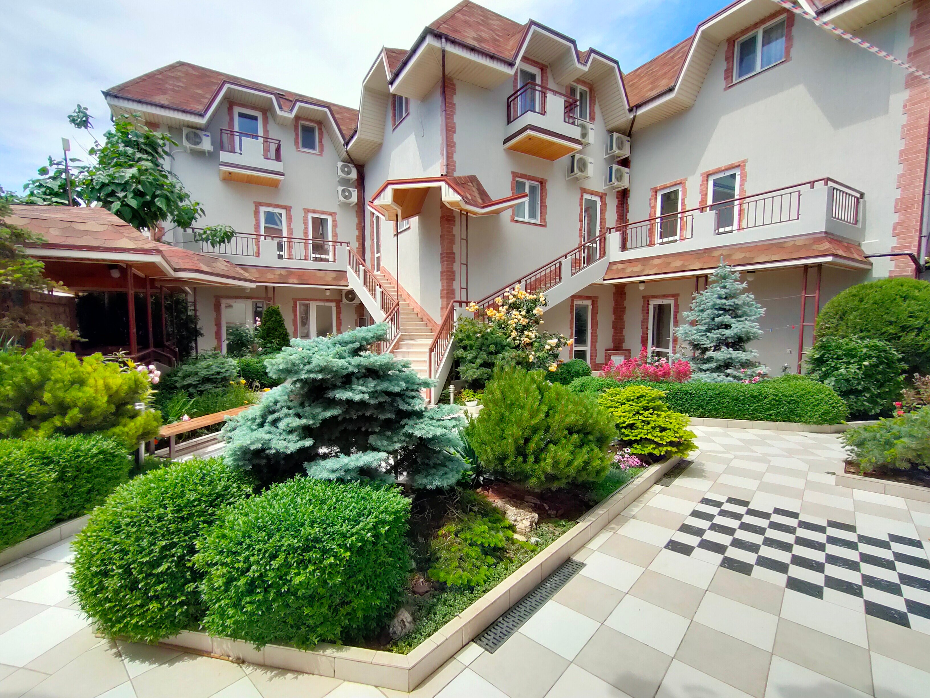 Фото отеля 1