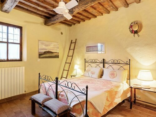 Гостиница Sparkling Farmhouse in Ville di Corsano With Private Terrace