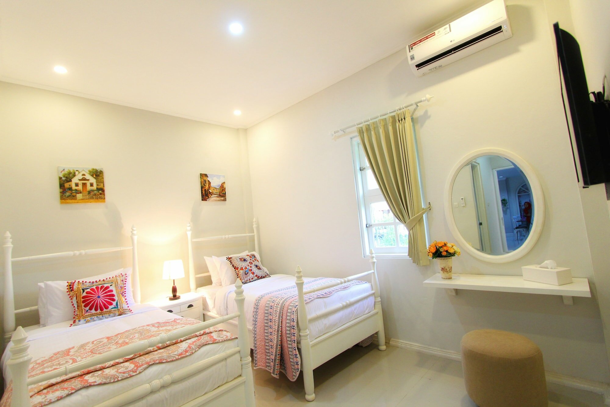 Фото Omah Madam Bed & Breakfast