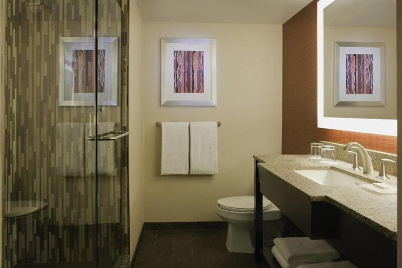 Фото Courtyard by Marriott Los Angeles - Sherman Oaks