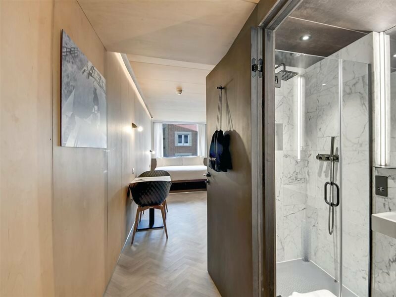 Фото StowAway Waterloo