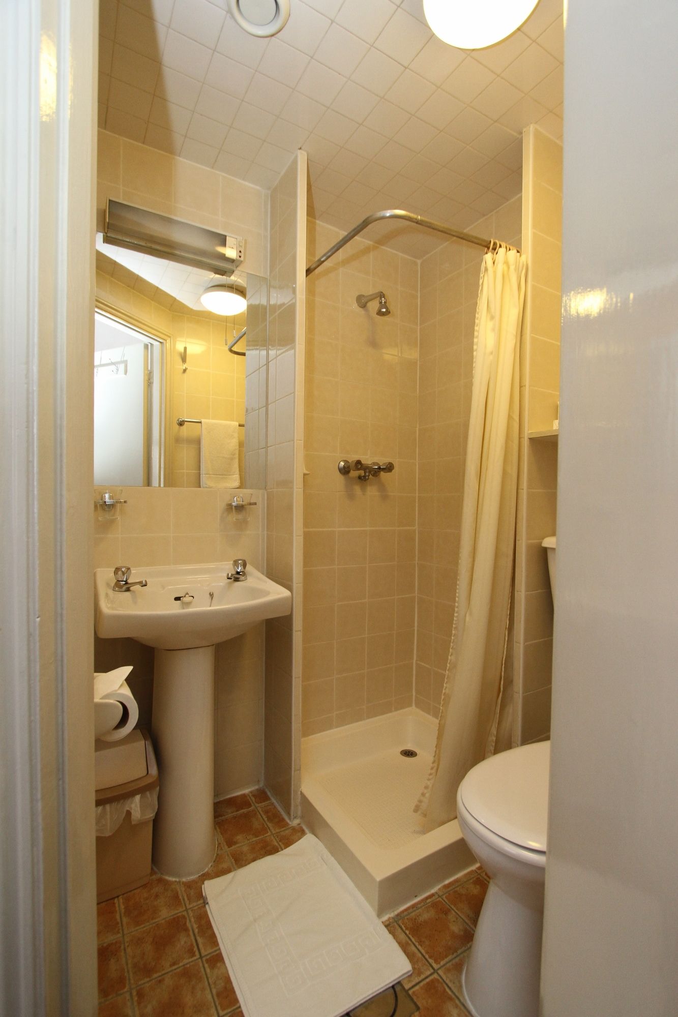 Фото The Ridgemount Hotel