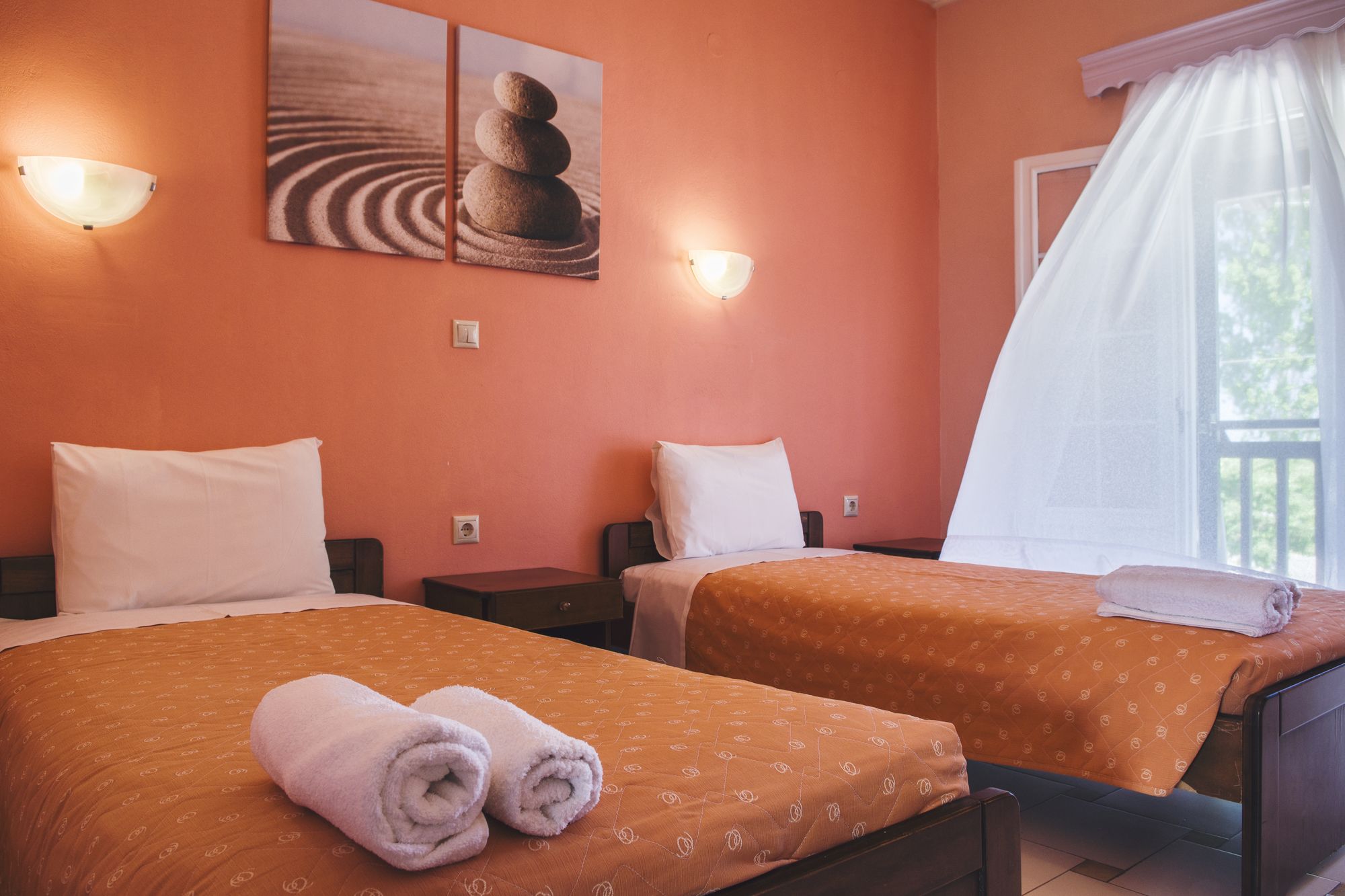 Фото Potamos Apartments